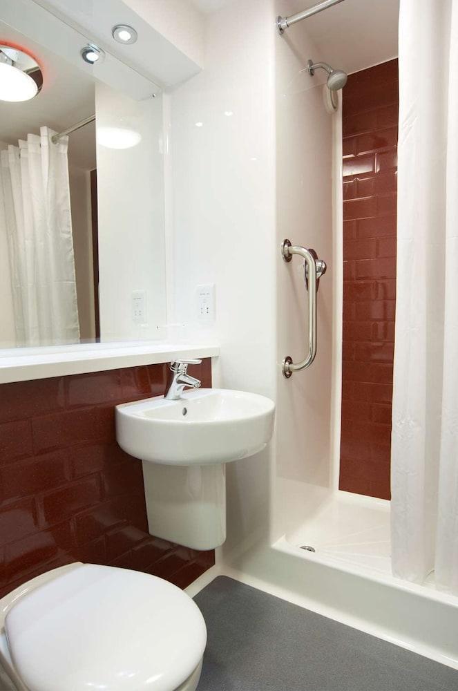 Travelodge Cameron Toll Hotel Эдинбург Экстерьер фото