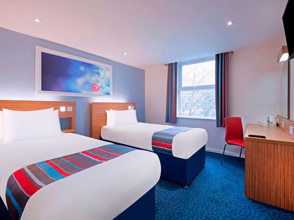 Travelodge Cameron Toll Hotel Эдинбург Номер фото