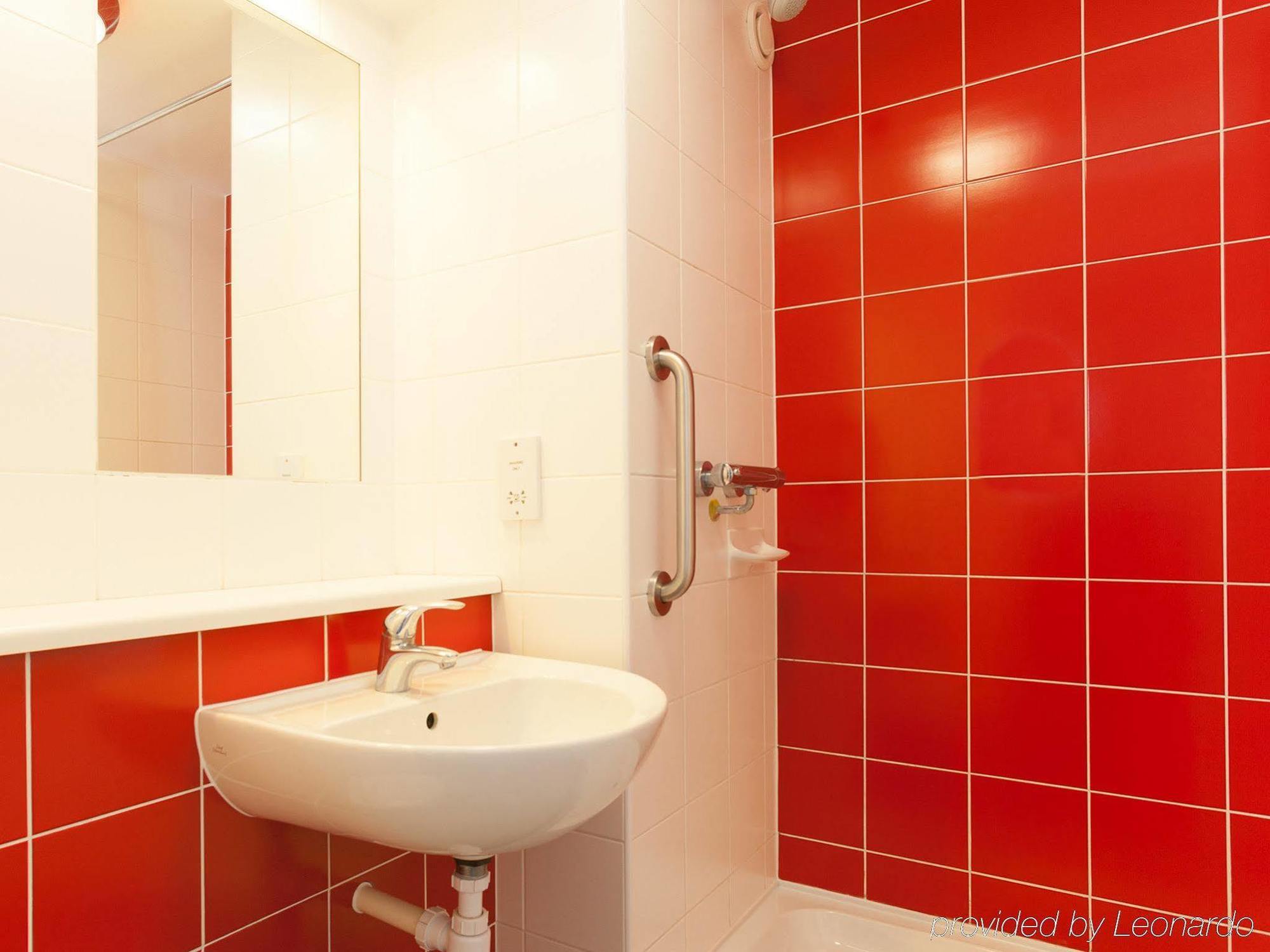 Travelodge Cameron Toll Hotel Эдинбург Экстерьер фото