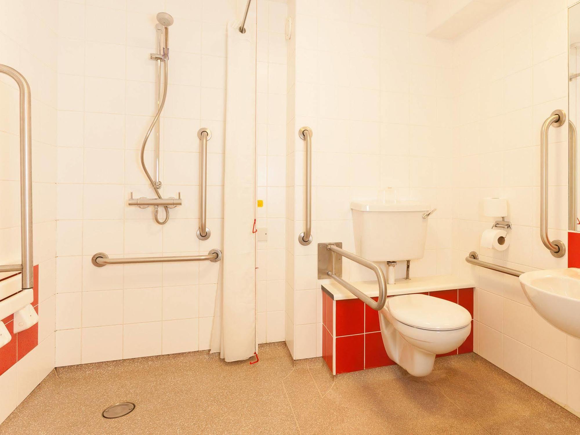 Travelodge Cameron Toll Hotel Эдинбург Экстерьер фото