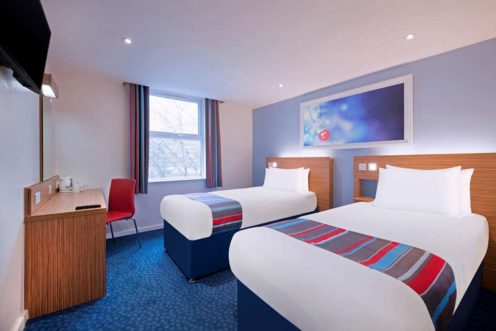 Travelodge Cameron Toll Hotel Эдинбург Номер фото