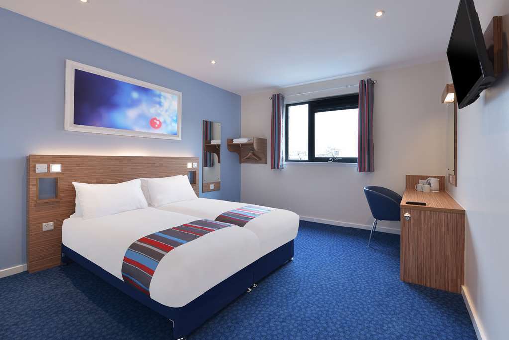 Travelodge Cameron Toll Hotel Эдинбург Номер фото